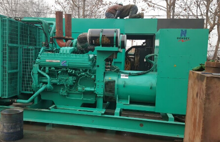 寿县发电机组如何判断水冷式机油散热器内部是否需要清洗？